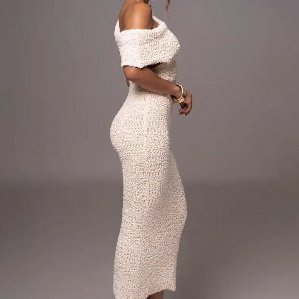 Juxlabel Off Shoulder Knit Maxi Dress Cream Quiet Luxury Sweater Size XL NWT - Picture 3 of 6